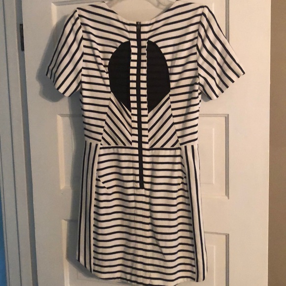 Striped dress with cutout back - Picture 2 of 2